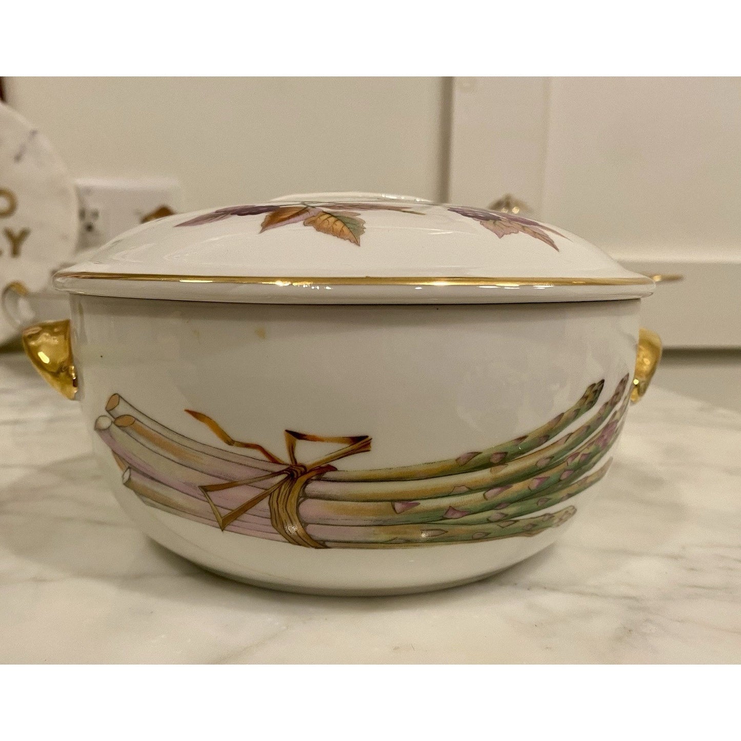 Royal Worcester Evesham Gold Made In England Covered Casserole Shape 23 Size 6