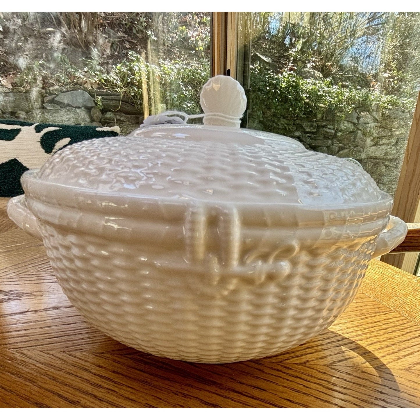 WEDGWOOD Nantucket Basket Covered Vegetable Bowl Made In England
