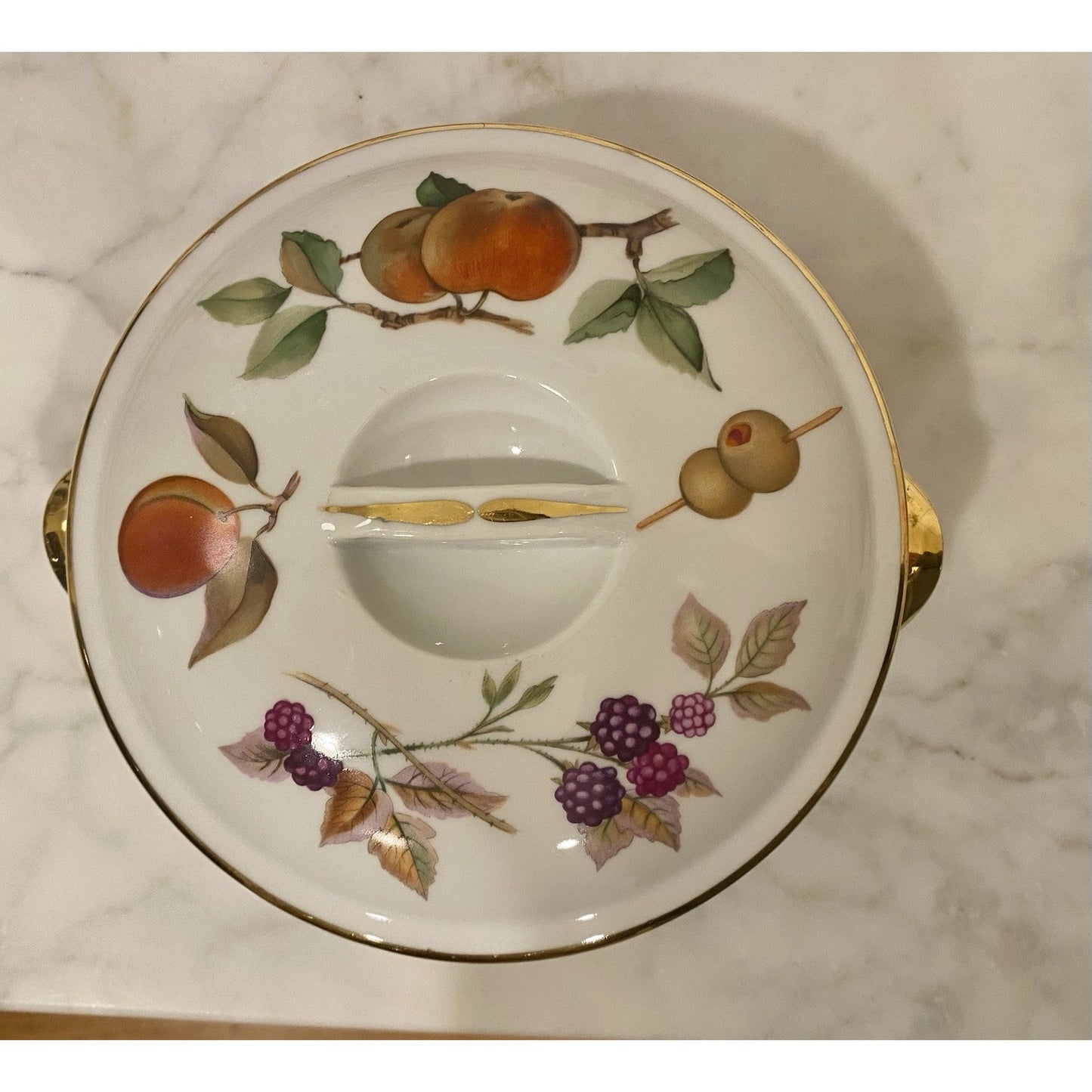 Royal Worcester Evesham Gold Made In England Covered Casserole Shape 23 Size 6
