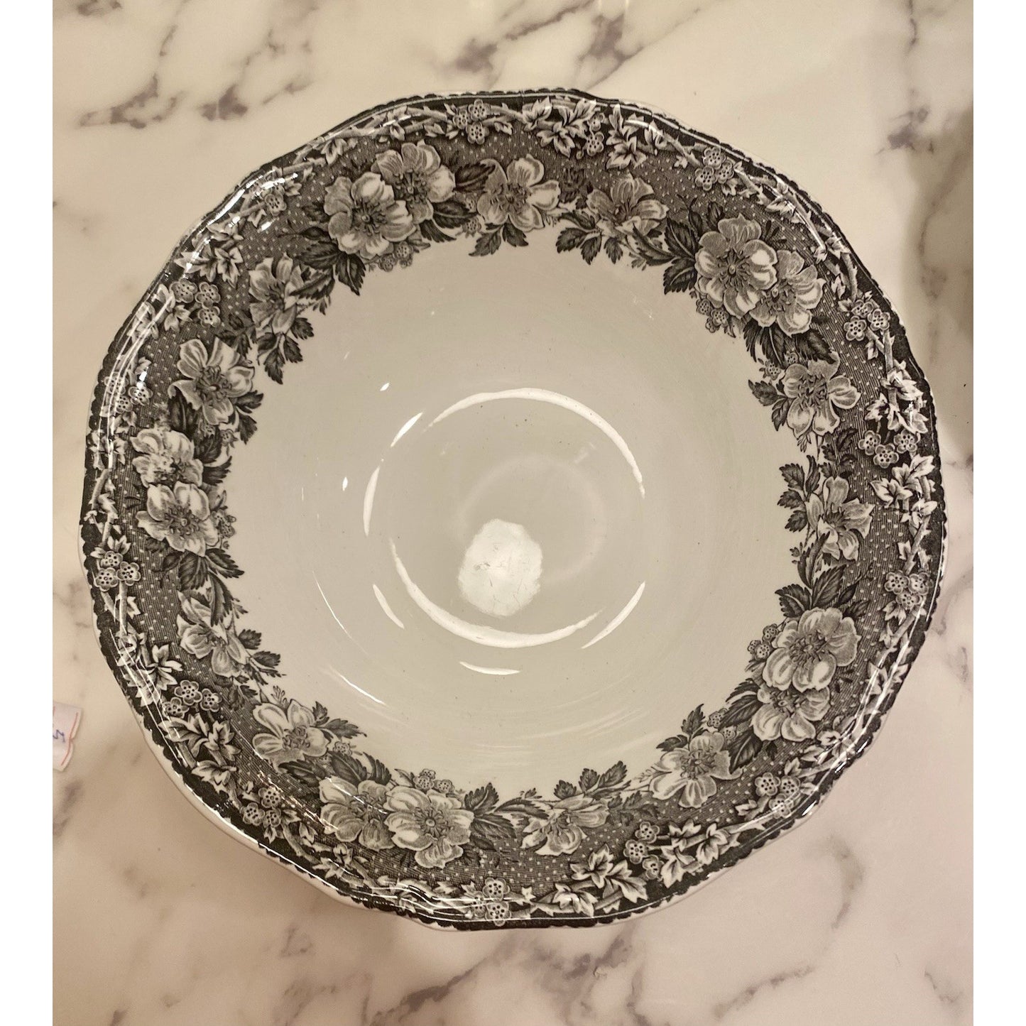 WEDGWOOD ENGLAND MALVERNE ROUND VEGETABLE BOWL 8 1/2" BLACK FLORAL DESIGN