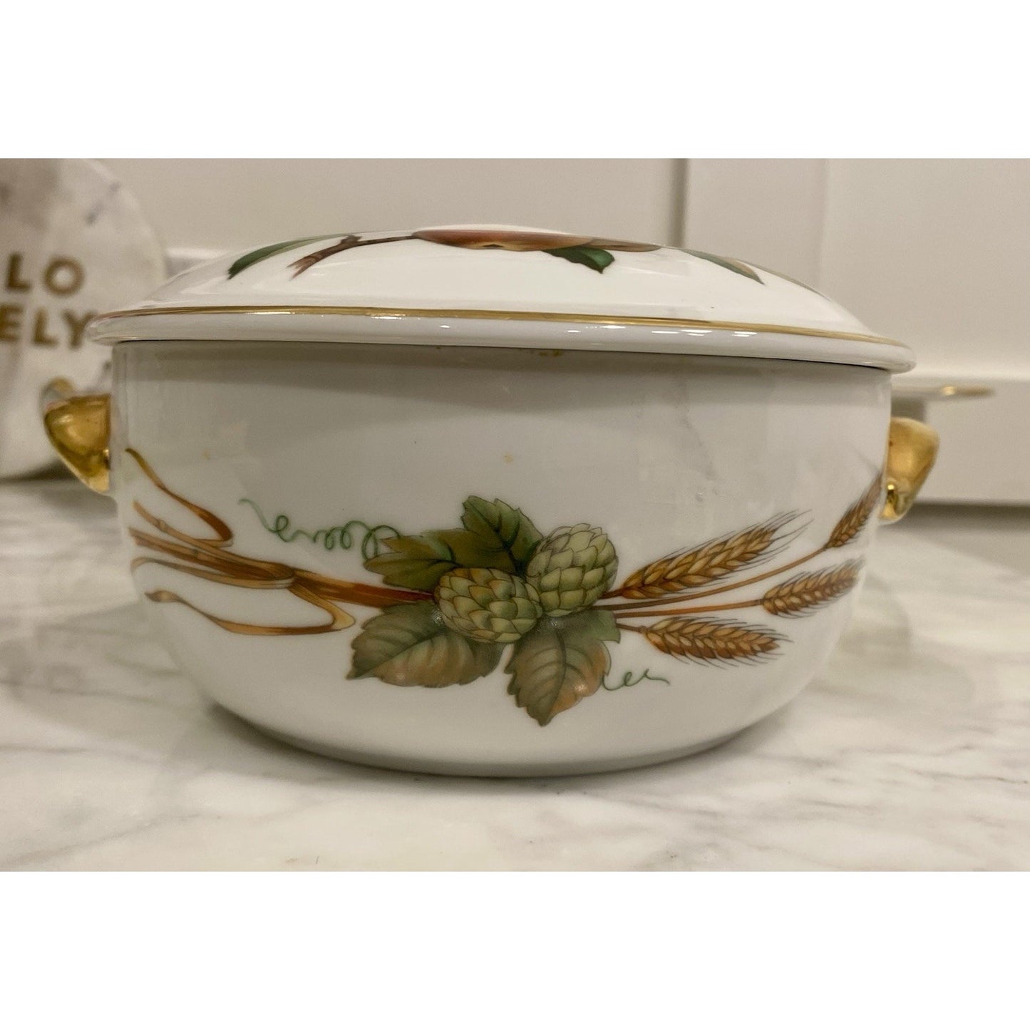 Royal Worcester Evesham Gold Made In England Covered Casserole Shape 23 Size 6